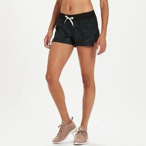 VUORI Black Camo Clementine 2.0 Active Training Running Summer Short Size Medium